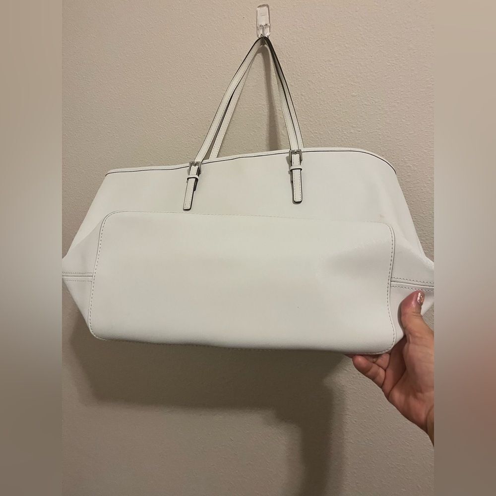 Michael Kors Jet Setter White Handbag - Picture 5 of 9